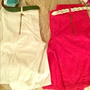 SLIM FIT KNEE LENGTH WALKING SHORTS.